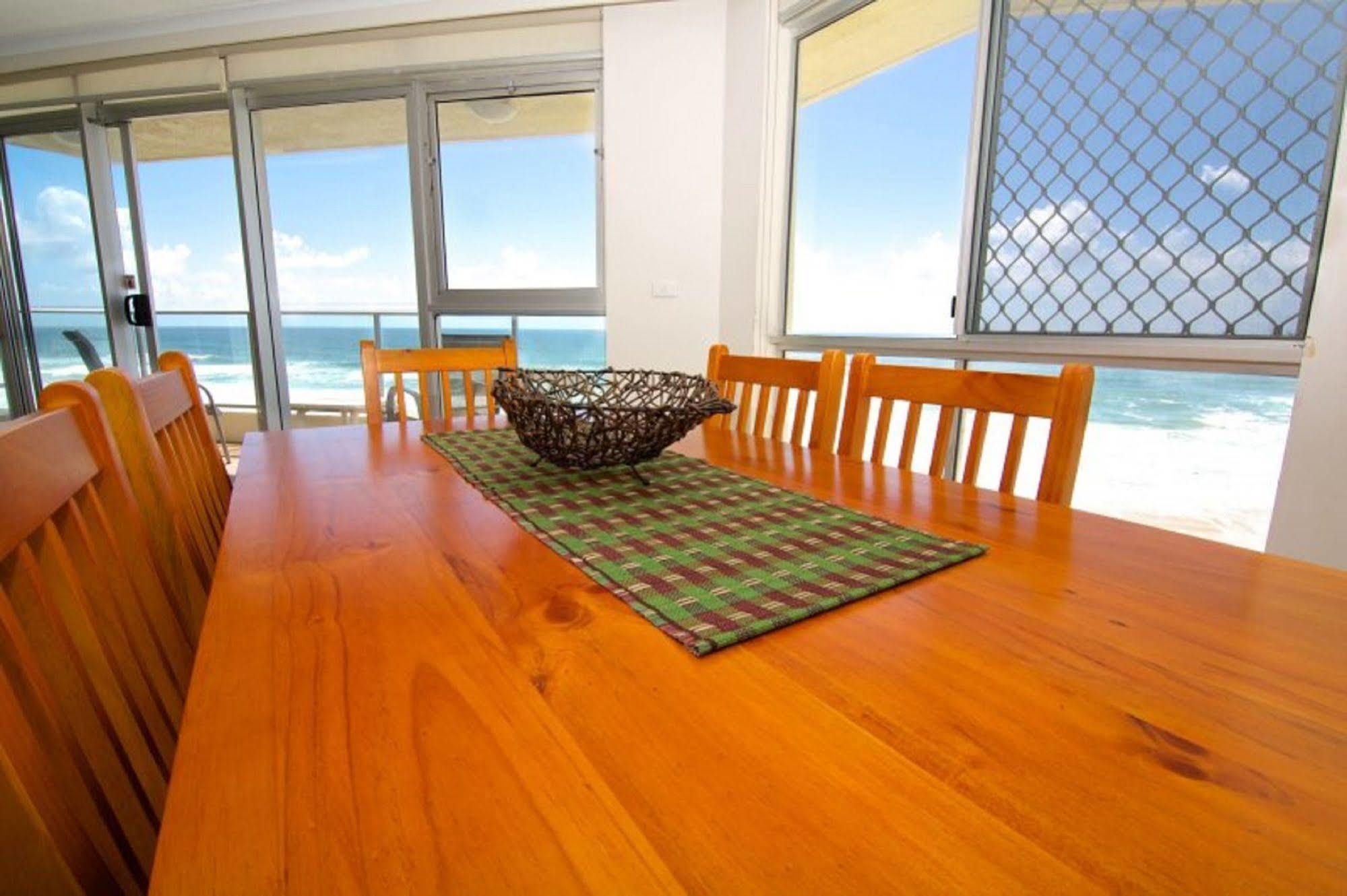 Foreshore Beachfront Apartments Gold Coast Bagian luar foto